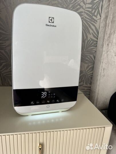 Увлажнитель Electrolux EHU-3315D sensehealthline