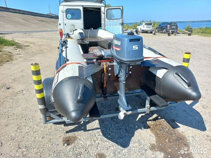 Лодка Ривьера 3200