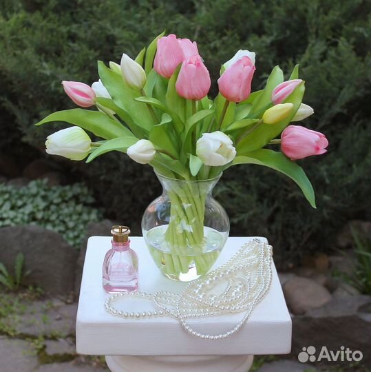 Силиконовые тюльпаны в вазе с имитацией воды