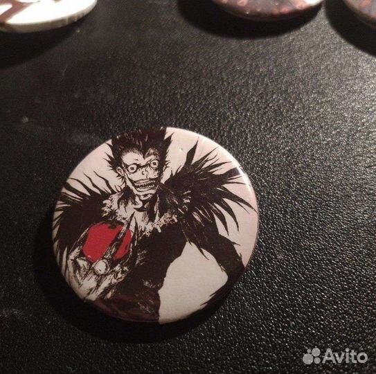 Аниме значки и брелок