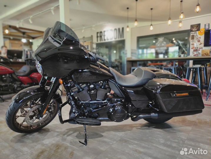 Harley-Davidson Street Glide ST Black