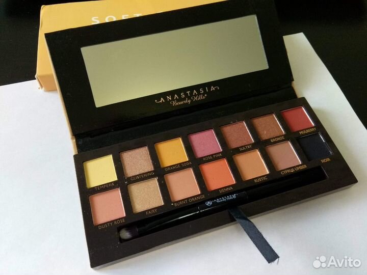 Палетка теней soft glam