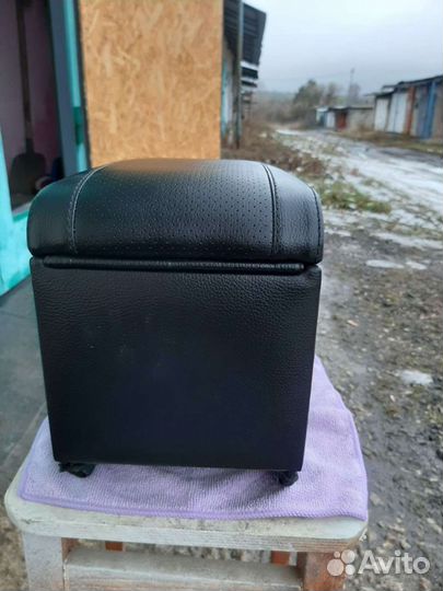 Подлокотник