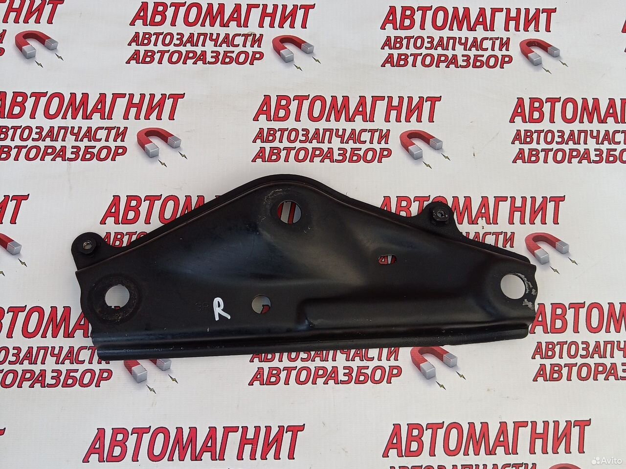 Кронштейн подрамника правый Тойота Рав 4 ха50