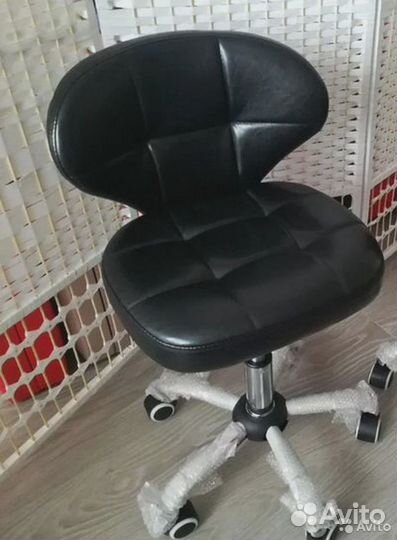 Стул для косметологов трио новый со спинкой