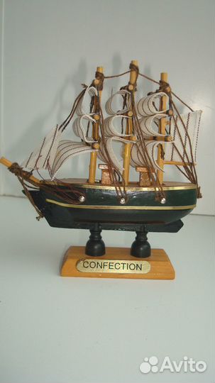 Модель парусного корабля
