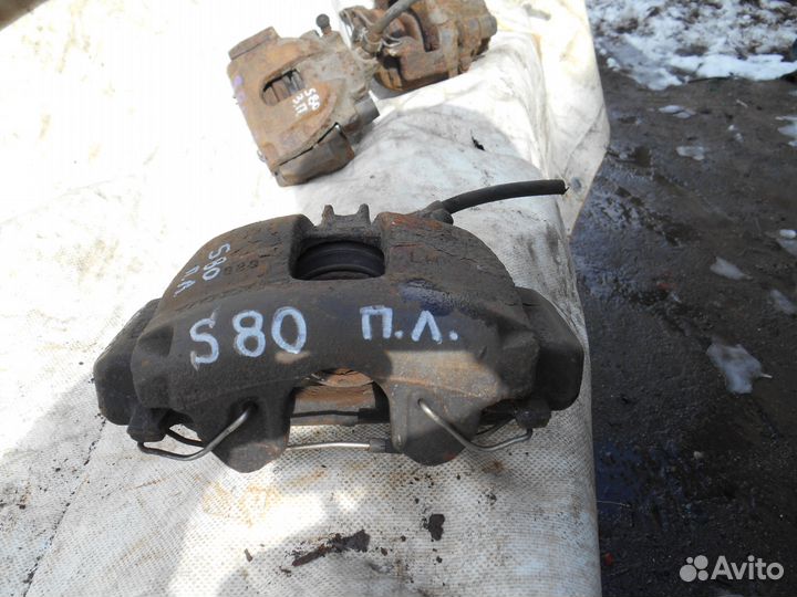 Передний левый суппорт Volvo S80 Вольво С80