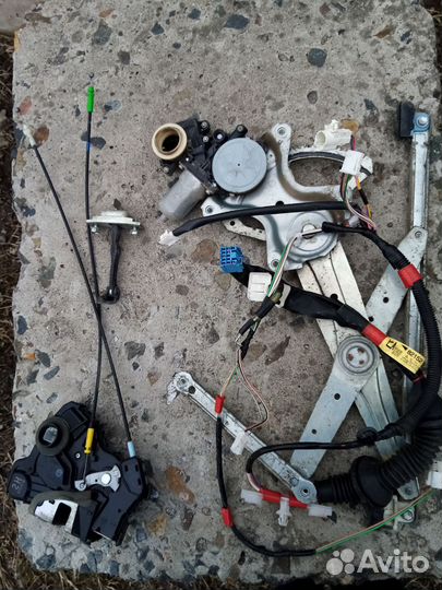 Дверь передняя левая toyota corollaNZE 141