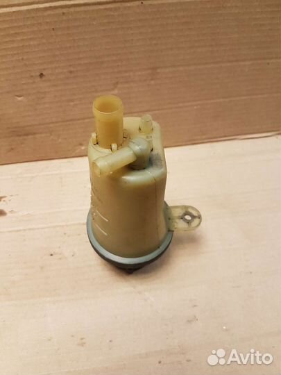 Бачок гура Ford Focus 2