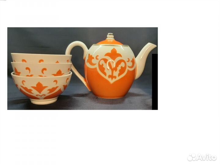 Чайник и пиалы