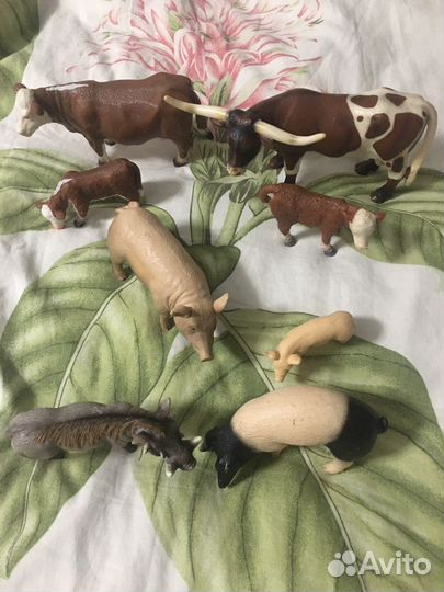 Семейство свиней Collecta и Schleich