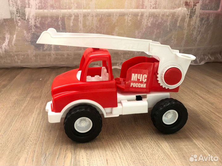 Кубики, кегли, пазлы и другие игрушки