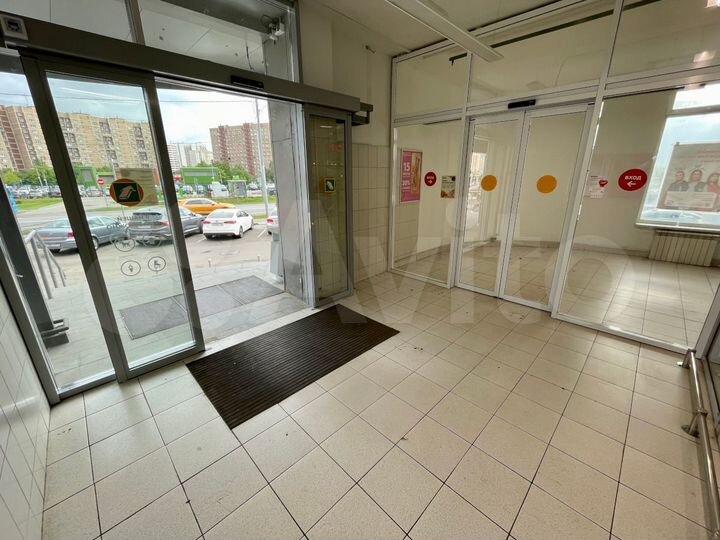 Торговая площадь перед Магнитом - 8.5 м²