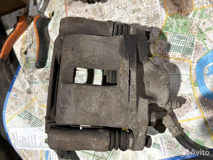 Суппорт передний левый рено логан 1