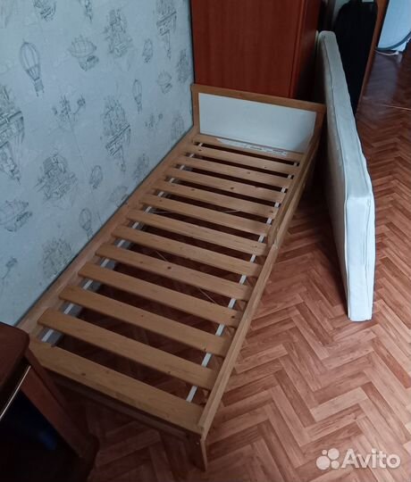 Детская кровать с матрасом. 165/75