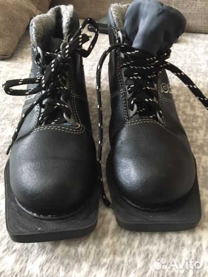 Лыжные ботинки