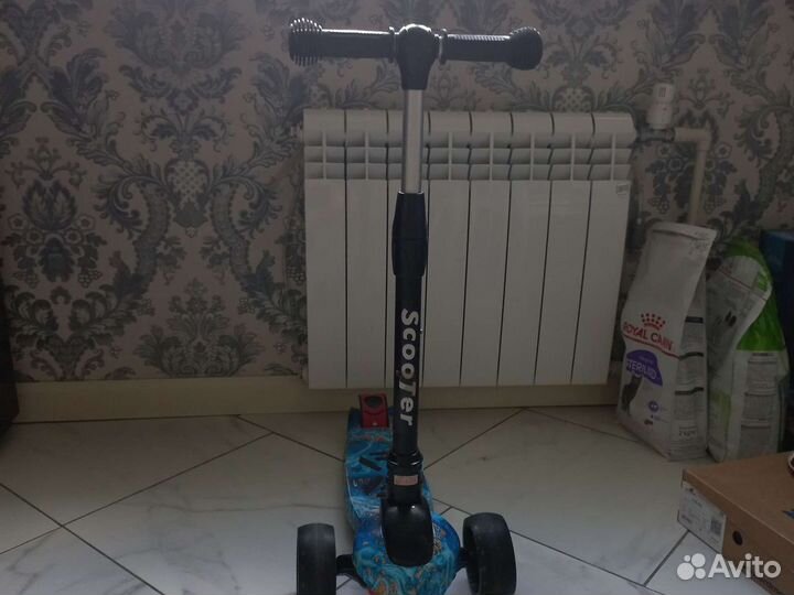 Самокат трехколесный