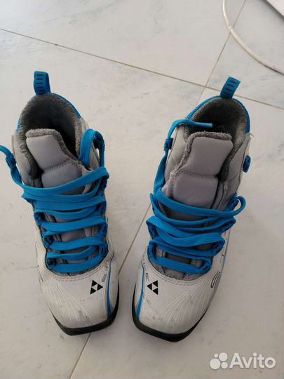 Лыжные ботинки fischer eu36 и лыжи на рост 140