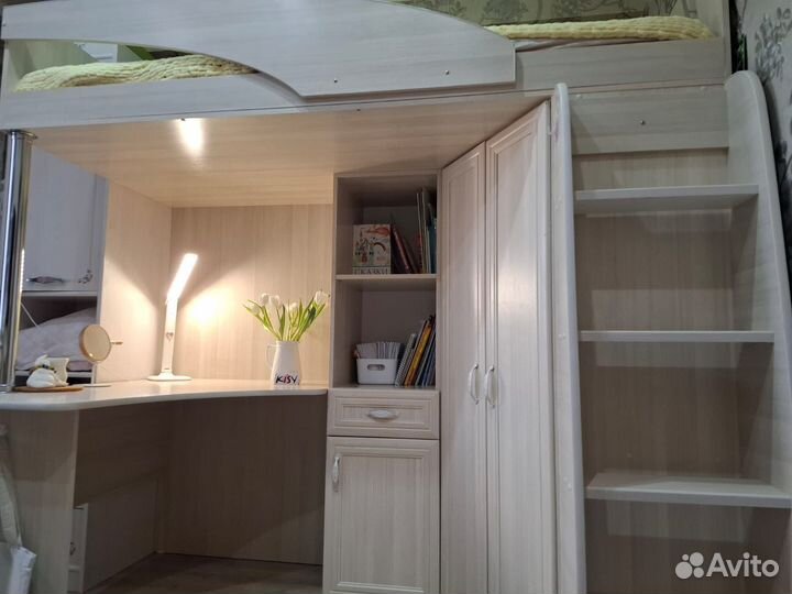 Кровать чердак со столом и шкафом бу