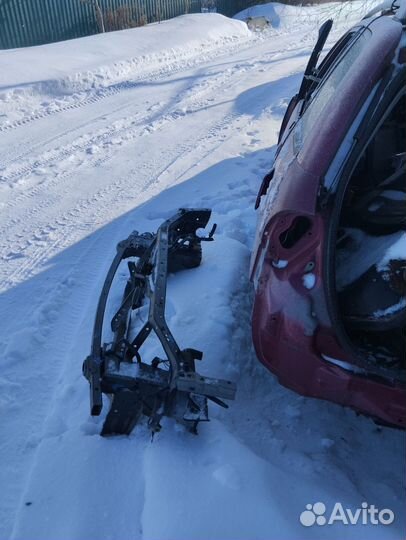 Передняя панель телевизор Тойота Авенсис 1. Т22