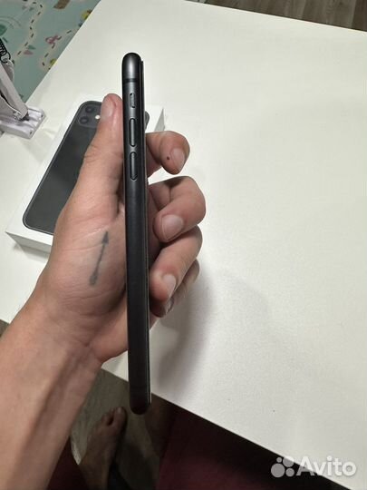 Телефон iPhone 11