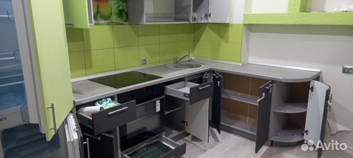 Кухонный гарнитур бу с мойкой и смесителем