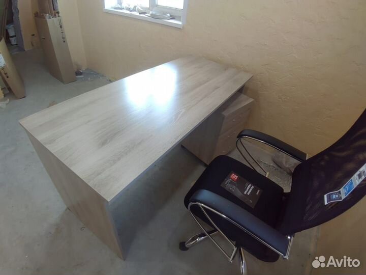 Офисная мебель в наличии Бесплатная доставкандс