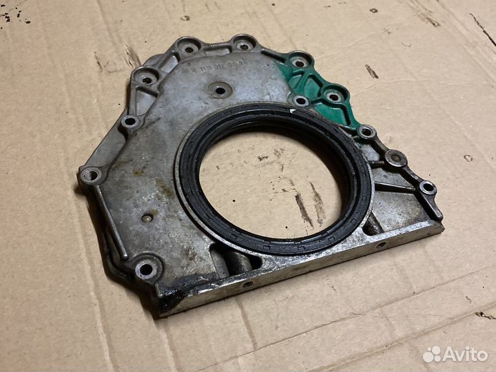 Крышка двигателя коленвала задняя Mercedes m119