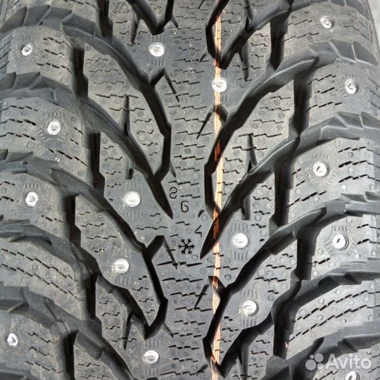 Nokian Tyres Hakkapeliitta 9 SUV 235/65 R17 108T