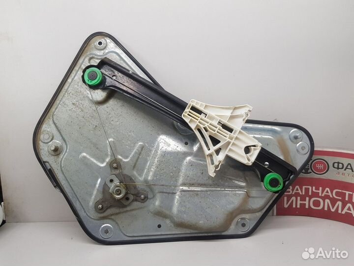 Стеклоподъемник механический задний правый