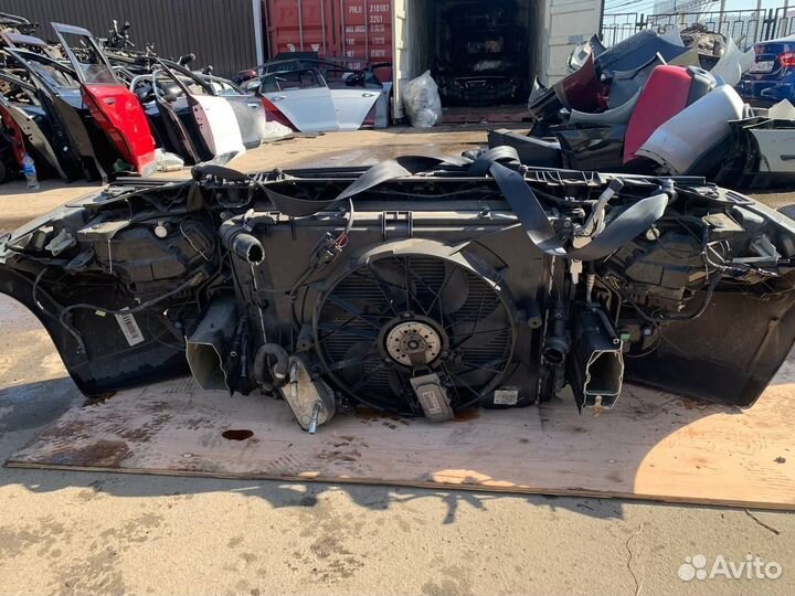 Передняя часть BMW 1-series E87 рест ксенон