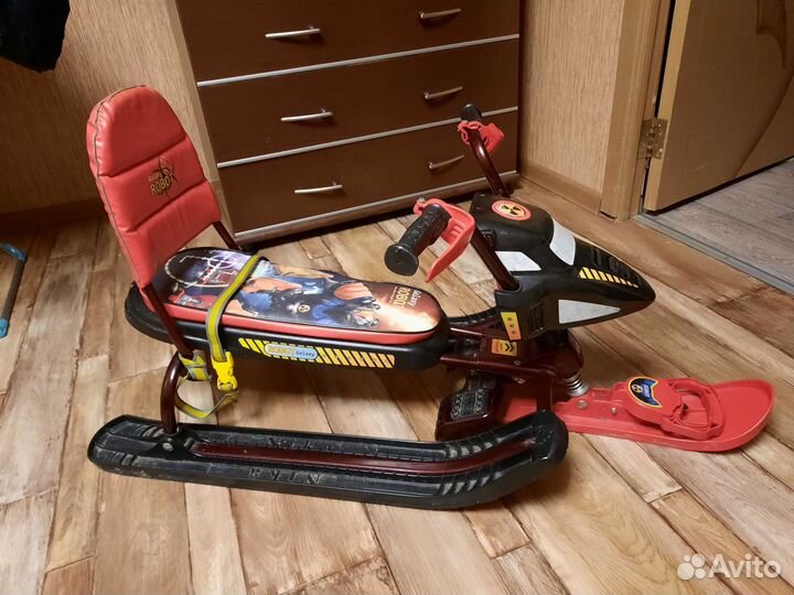 Детский снегокат со спинкой