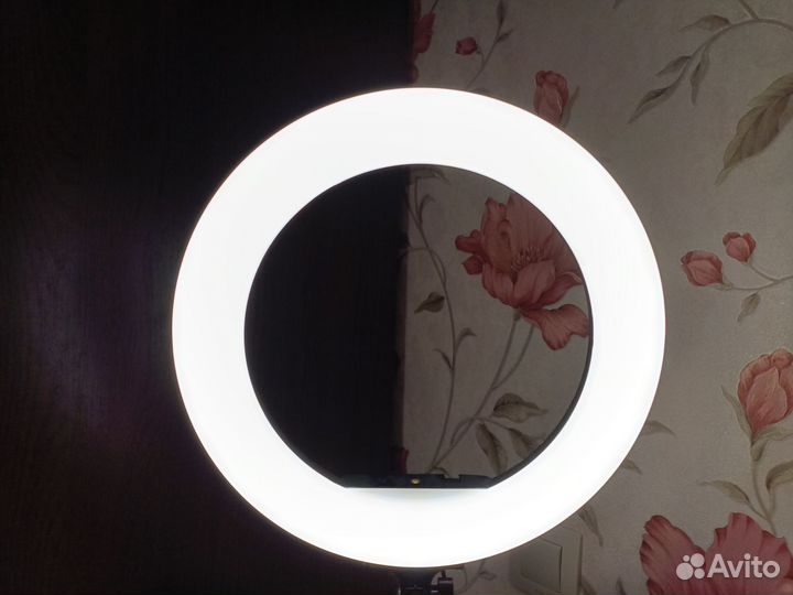 Кольцевая лампа со штативом