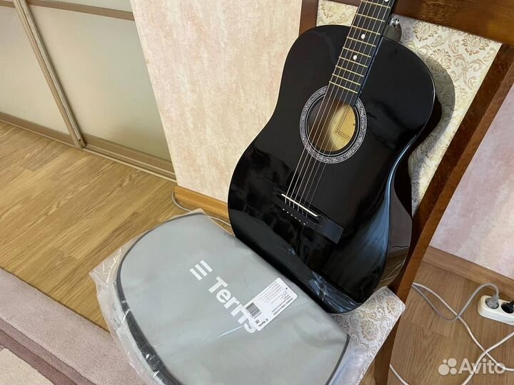 Акустическая гитара