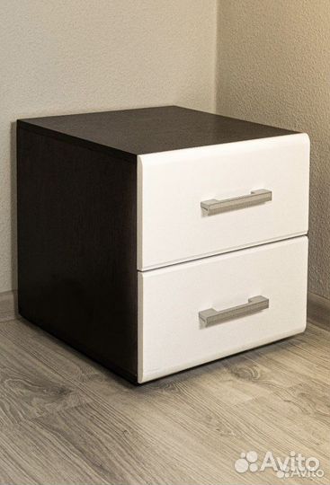 Тумба прикроватная