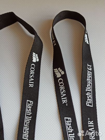 Шнурок для бейджа