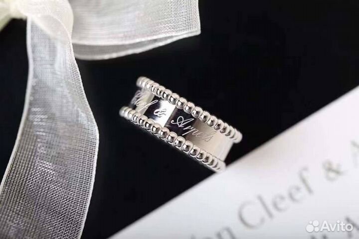 Кольцо Van Cleef золотое