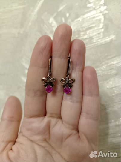Серебряные серьги с рубином