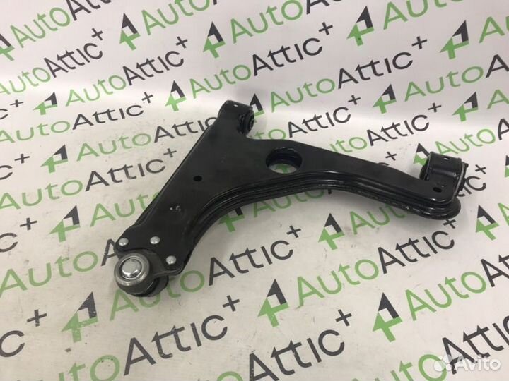 Рычаг подвески нижний передний правый Opel Astra H