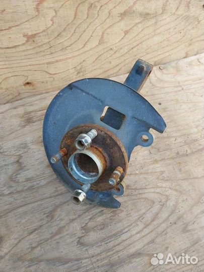 Кулак передний правый Mitsubishi i-MiEV 2011