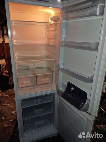 Холодильник бу indesit