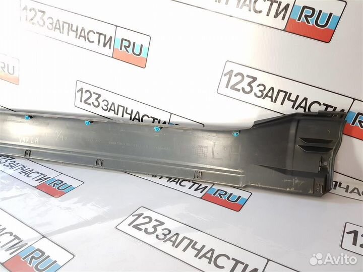 Порог кузова пластиковый левый Mitsubishi Pajero