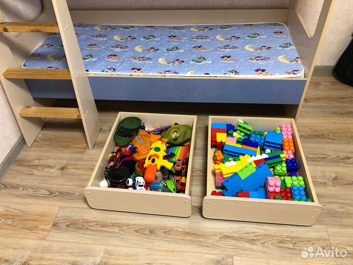 Детская двухъярусная кровать с двумя матрацами