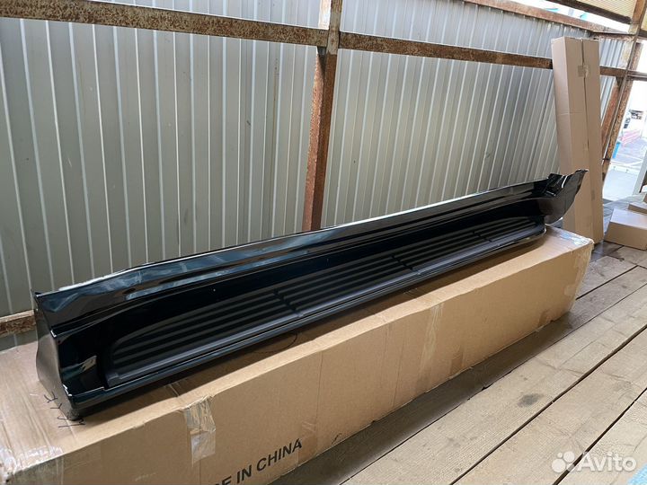 Пороги с подсветкой Toyota Land Cruiser 300