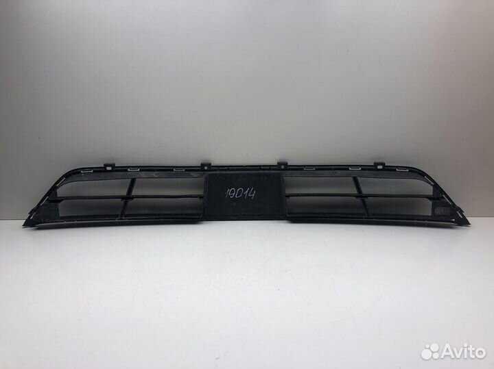 Решётка в бампер центральная Hyundai Santa Fe 2012