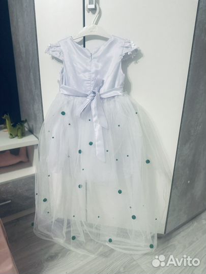 Платье со шлейфом