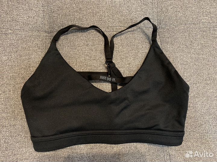 Спортивный топ Nike для девочки