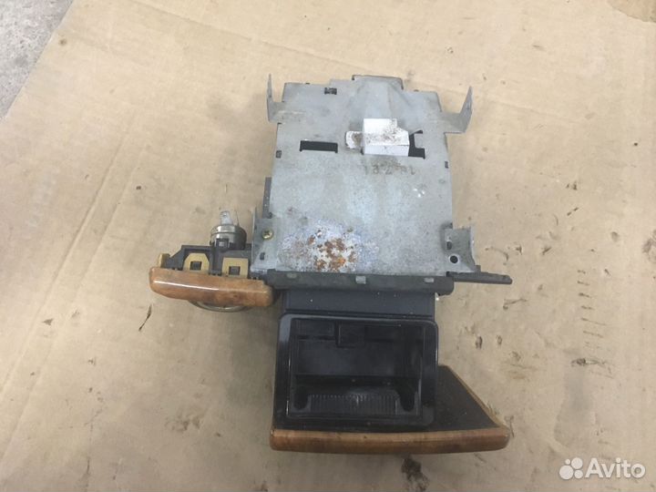 Пепильница Nissan Maxima A33 (4606)