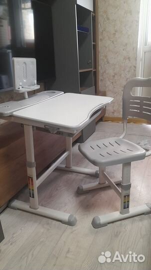 Школьный стол и стул