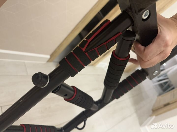 Турник настенный